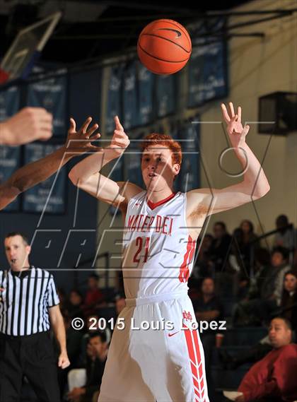 Thumbnail 2 in Whittier vs. Mater Dei photogallery.