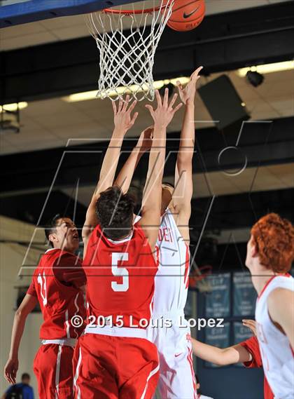 Thumbnail 3 in Whittier vs. Mater Dei photogallery.