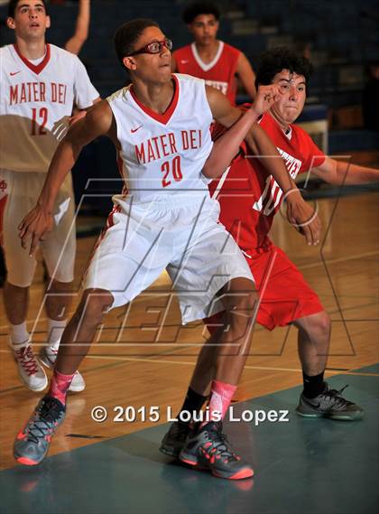 Thumbnail 1 in Whittier vs. Mater Dei photogallery.