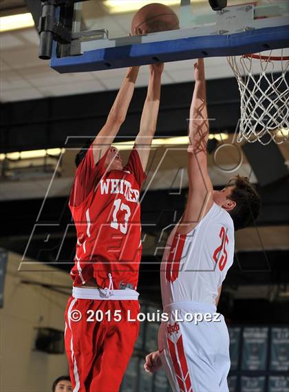 Thumbnail 2 in Whittier vs. Mater Dei photogallery.