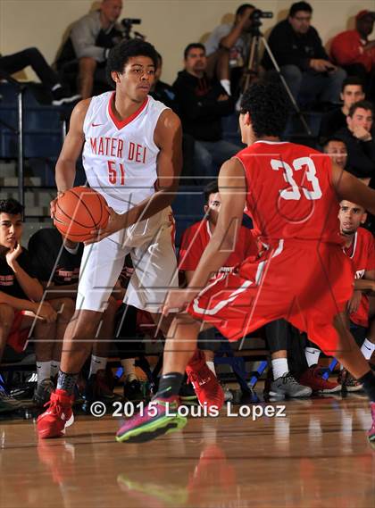 Thumbnail 3 in Whittier vs. Mater Dei photogallery.
