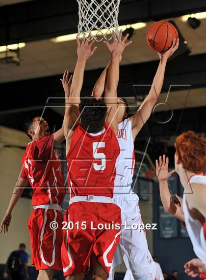 Thumbnail 2 in Whittier vs. Mater Dei photogallery.