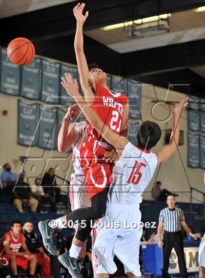 Thumbnail 2 in Whittier vs. Mater Dei photogallery.