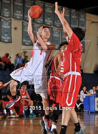 Thumbnail 2 in Whittier vs. Mater Dei photogallery.