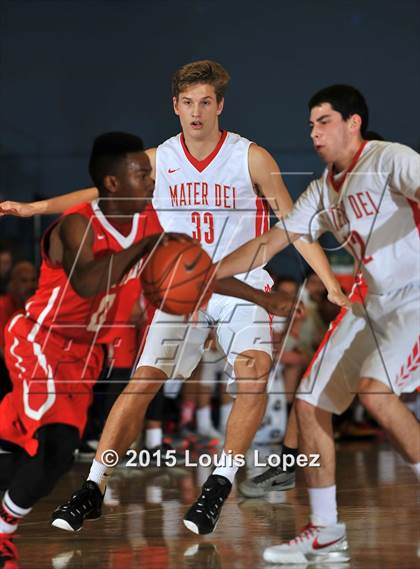 Thumbnail 1 in Whittier vs. Mater Dei photogallery.