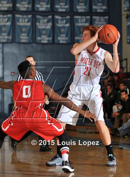 Thumbnail 3 in Whittier vs. Mater Dei photogallery.