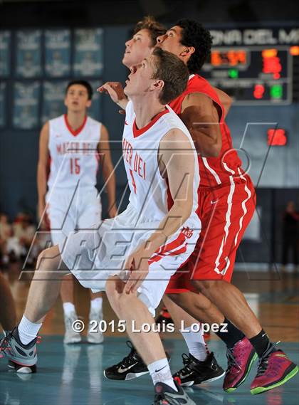Thumbnail 1 in Whittier vs. Mater Dei photogallery.
