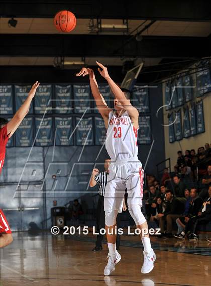 Thumbnail 1 in Whittier vs. Mater Dei photogallery.
