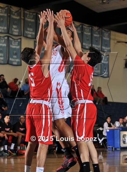 Thumbnail 2 in Whittier vs. Mater Dei photogallery.