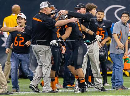 Thumbnail 2 in Waskom vs. Refugio (UIL 2A D2 Semifinal) photogallery.