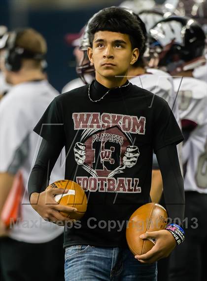 Thumbnail 3 in Waskom vs. Refugio (UIL 2A D2 Semifinal) photogallery.