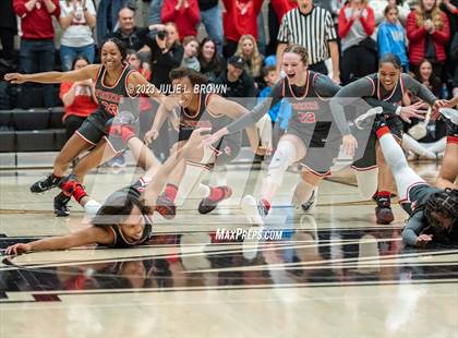 Thumbnail 3 in Fishers vs. Hamilton Southeastern (IHSAA 4A Sectional 6 Championship) photogallery.