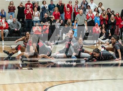 Thumbnail 2 in Fishers vs. Hamilton Southeastern (IHSAA 4A Sectional 6 Championship) photogallery.