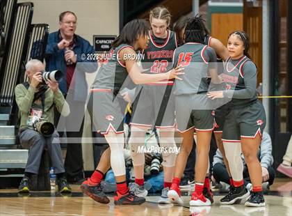 Thumbnail 3 in Fishers vs. Hamilton Southeastern (IHSAA 4A Sectional 6 Championship) photogallery.