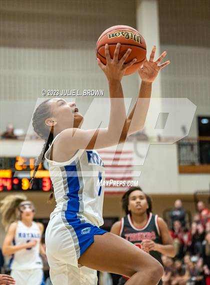 Thumbnail 2 in Fishers vs. Hamilton Southeastern (IHSAA 4A Sectional 6 Championship) photogallery.