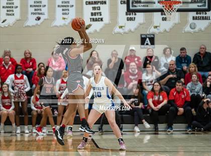 Thumbnail 3 in Fishers vs. Hamilton Southeastern (IHSAA 4A Sectional 6 Championship) photogallery.