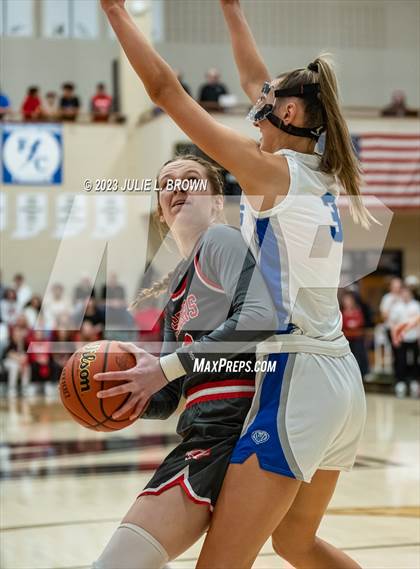 Thumbnail 2 in Fishers vs. Hamilton Southeastern (IHSAA 4A Sectional 6 Championship) photogallery.