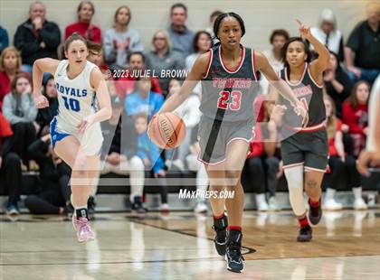 Thumbnail 3 in Fishers vs. Hamilton Southeastern (IHSAA 4A Sectional 6 Championship) photogallery.