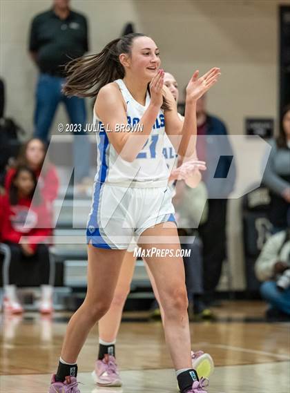 Thumbnail 3 in Fishers vs. Hamilton Southeastern (IHSAA 4A Sectional 6 Championship) photogallery.