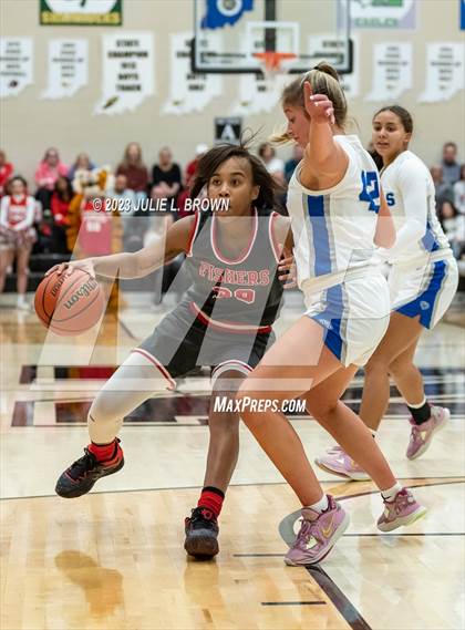 Thumbnail 3 in Fishers vs. Hamilton Southeastern (IHSAA 4A Sectional 6 Championship) photogallery.