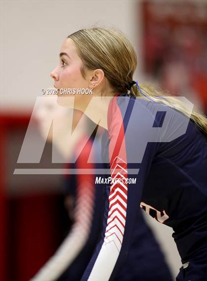 Thumbnail 2 in Crismon vs Benson (Florence Invitational) photogallery.