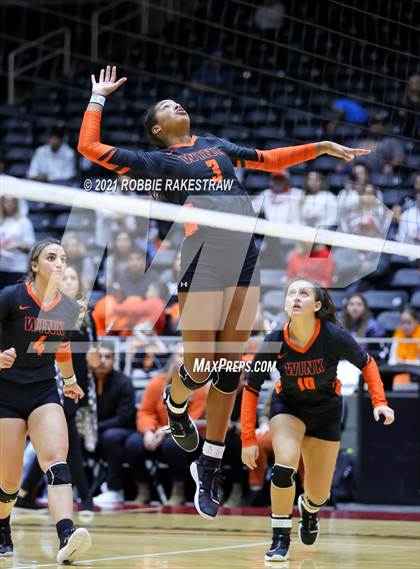 Thumbnail 3 in Wink vs. Thrall (UIL Volleyball 2A Semifinals) photogallery.