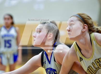 Thumbnail 1 in Mishawaka Marian @ Noblesville photogallery.