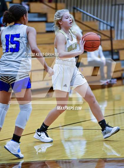Thumbnail 3 in Mishawaka Marian @ Noblesville photogallery.