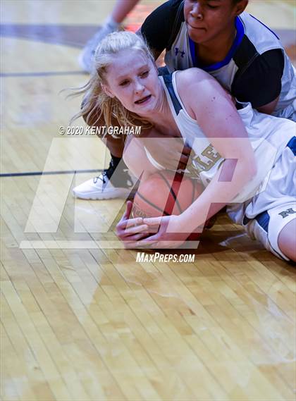 Thumbnail 1 in Mishawaka Marian @ Noblesville photogallery.