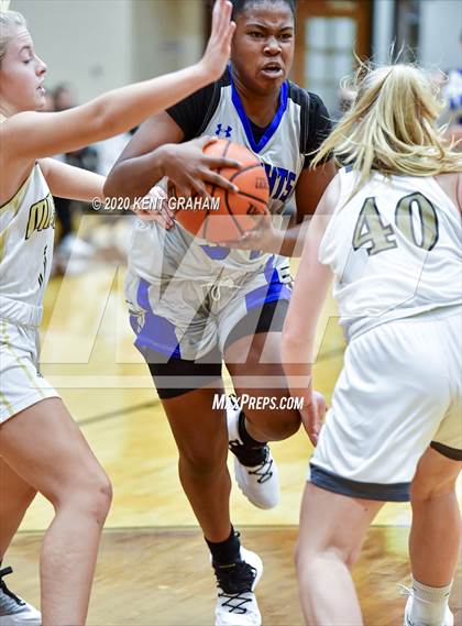Thumbnail 3 in Mishawaka Marian @ Noblesville photogallery.