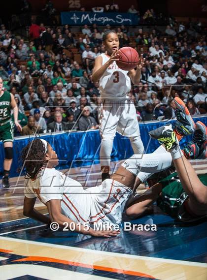 Thumbnail 1 in Northwest Catholic vs. Capital Prep (CIAC Class L Final) photogallery.