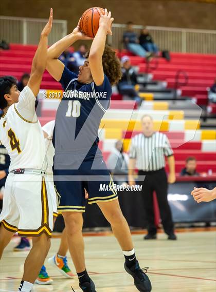 Thumbnail 1 in Francis Parker vs. Sonora (Torrey Pines Holiday Classic) photogallery.
