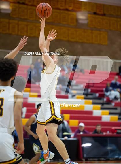 Thumbnail 3 in Francis Parker vs. Sonora (Torrey Pines Holiday Classic) photogallery.