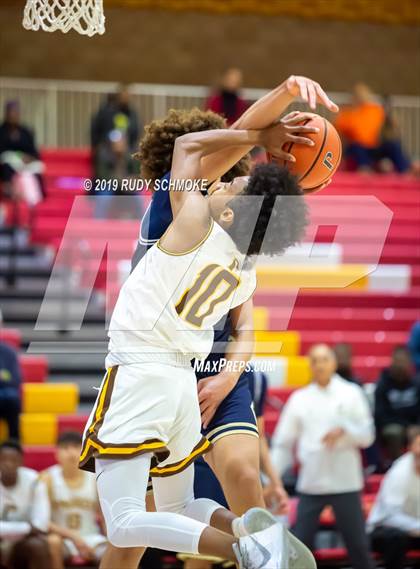 Thumbnail 3 in Francis Parker vs. Sonora (Torrey Pines Holiday Classic) photogallery.