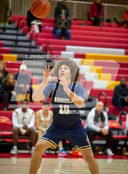Thumbnail 1 in Francis Parker vs. Sonora (Torrey Pines Holiday Classic) photogallery.