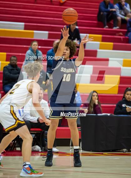 Thumbnail 2 in Francis Parker vs. Sonora (Torrey Pines Holiday Classic) photogallery.