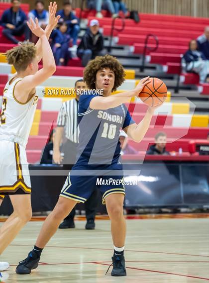 Thumbnail 1 in Francis Parker vs. Sonora (Torrey Pines Holiday Classic) photogallery.