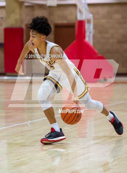 Thumbnail 3 in Francis Parker vs. Sonora (Torrey Pines Holiday Classic) photogallery.