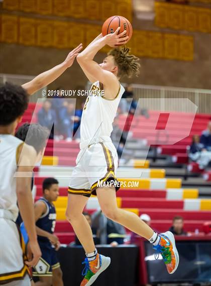 Thumbnail 2 in Francis Parker vs. Sonora (Torrey Pines Holiday Classic) photogallery.