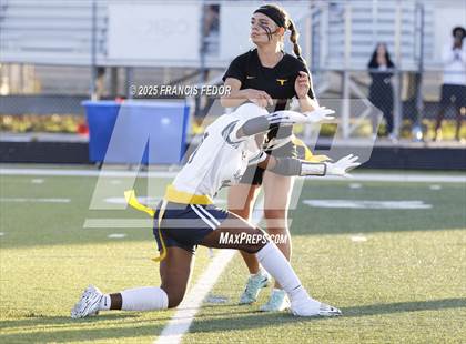 Thumbnail 3 in Lennard vs. Sumner (FHSAA 4A District 8 Semifinal)  photogallery.