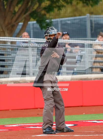 Thumbnail 1 in Mansfield vs. Hebron Game 1 (UIL 6A Area Playoff) photogallery.