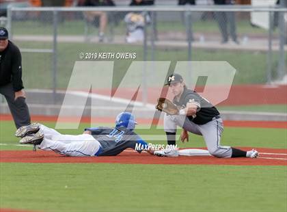 Thumbnail 1 in Mansfield vs. Hebron Game 1 (UIL 6A Area Playoff) photogallery.