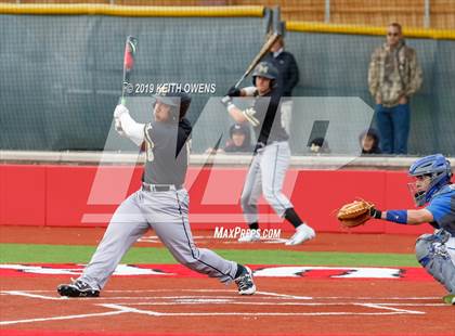 Thumbnail 3 in Mansfield vs. Hebron Game 1 (UIL 6A Area Playoff) photogallery.