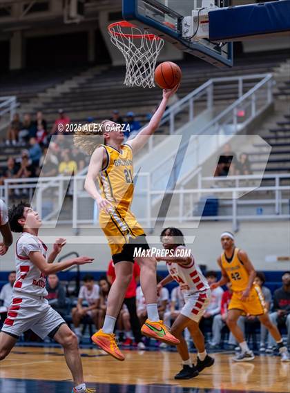 Thumbnail 3 in Brennan @ Taft photogallery.