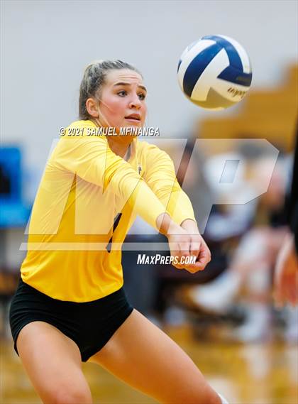 Thumbnail 2 in Millard West vs. Bellevue West photogallery.