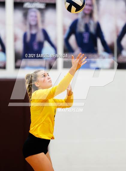 Thumbnail 3 in Millard West vs. Bellevue West photogallery.
