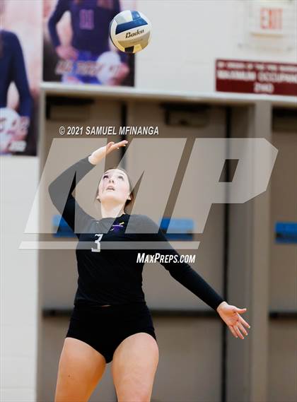 Thumbnail 3 in Millard West vs. Bellevue West photogallery.