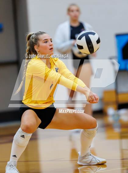 Thumbnail 2 in Millard West vs. Bellevue West photogallery.