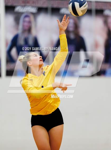 Thumbnail 2 in Millard West vs. Bellevue West photogallery.