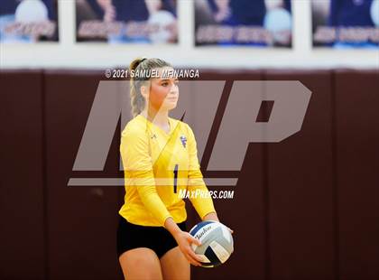 Thumbnail 2 in Millard West vs. Bellevue West photogallery.